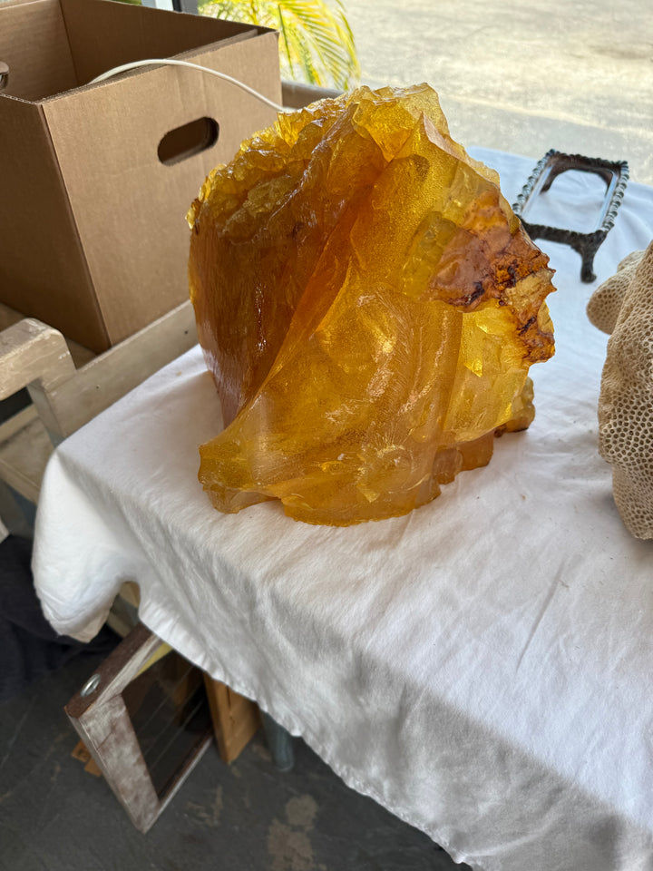 Gold mineral light