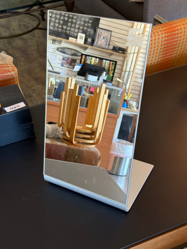 Mirror stand