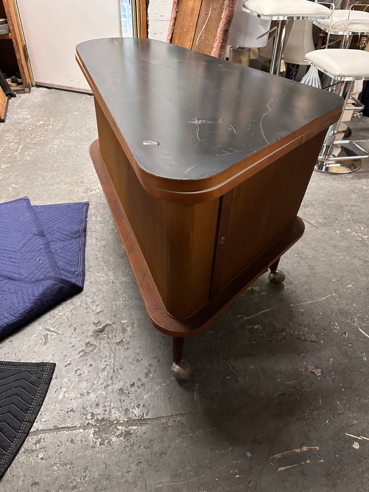 Boomerang dry pop up bar