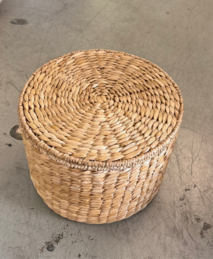 Raffia woven lid basket