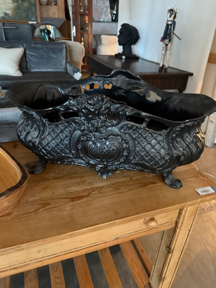 Lg Blk iron planter