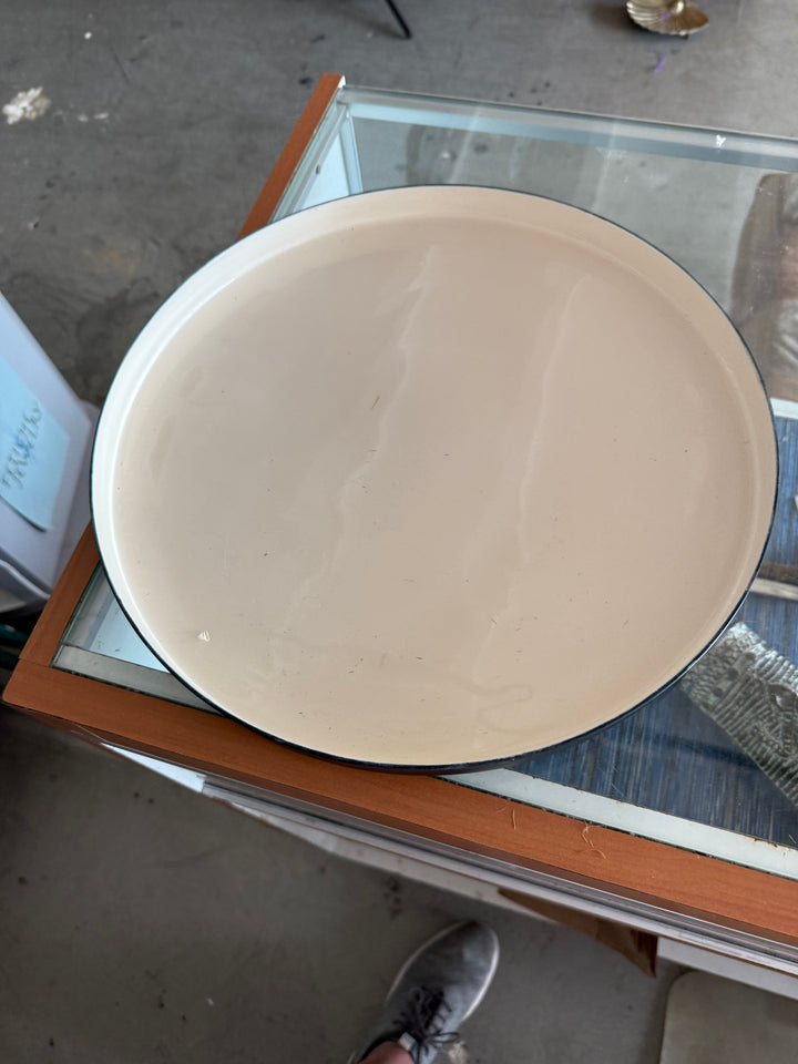 Metal round tray