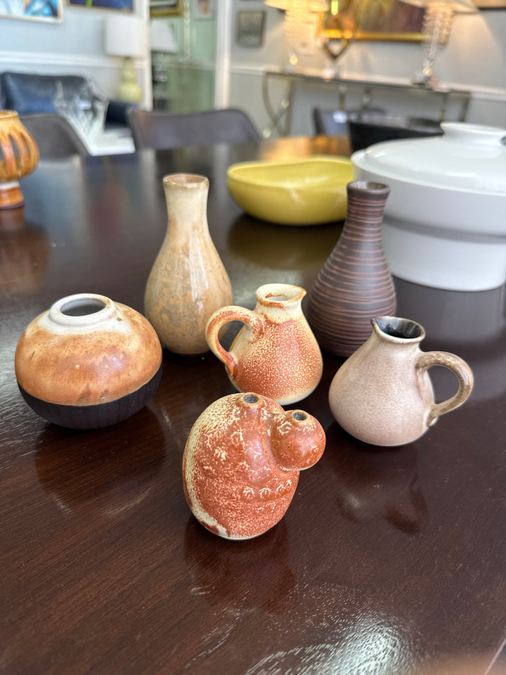 Various small Gotek pottery