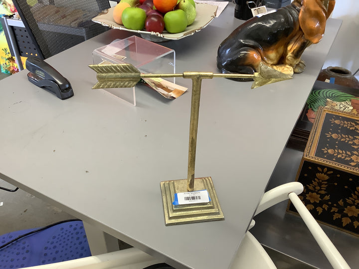 Arrow sculpture