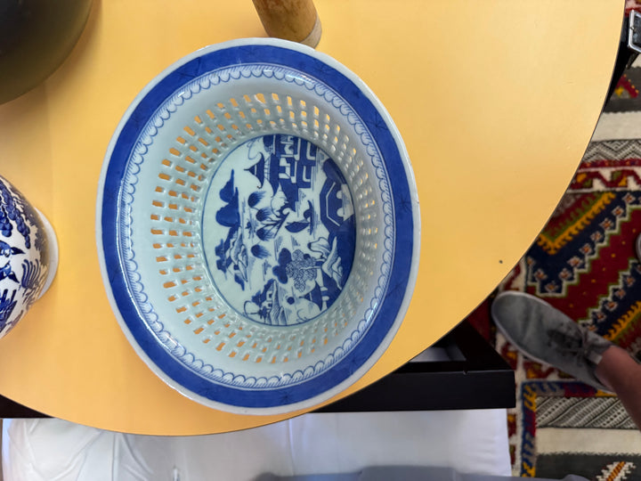 Canton Reticulated basket