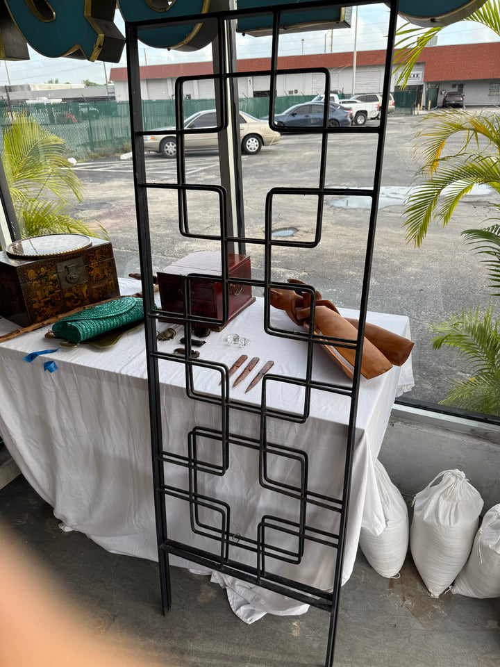 2 Metal modern trellis available