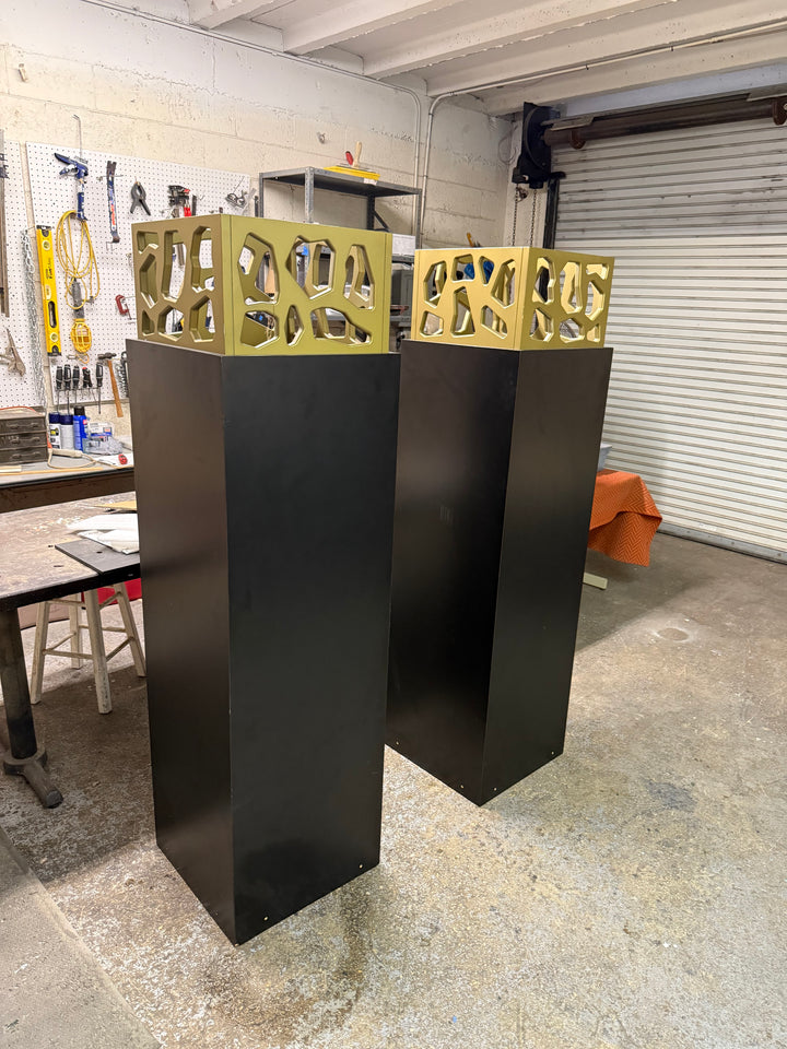 Pr Blk/Gold tall columns