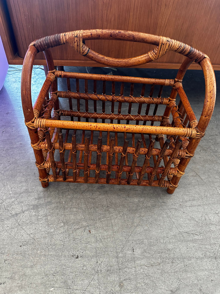 Rattan mag rack