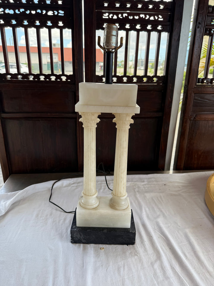 Double marble columns lamp