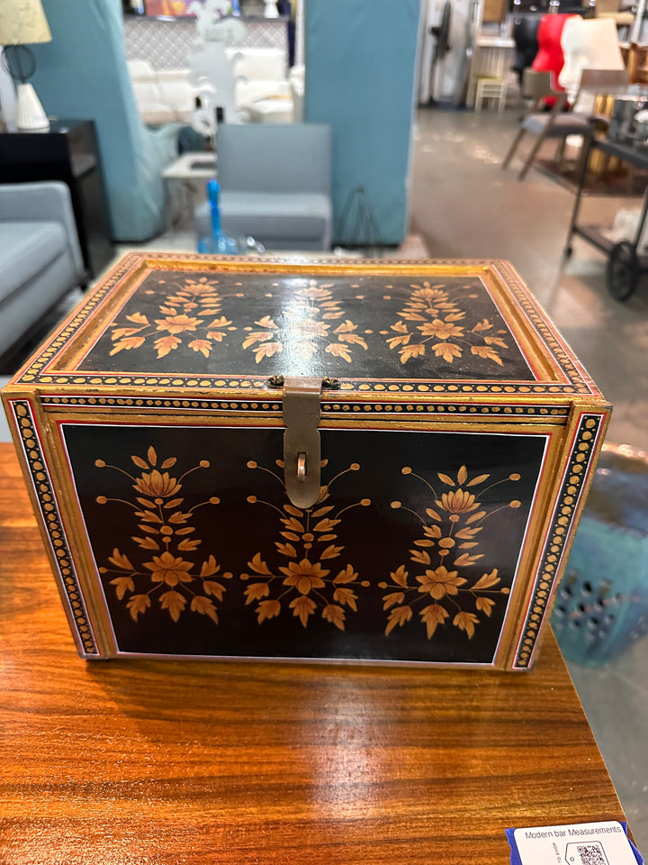 Lacquered box with storage