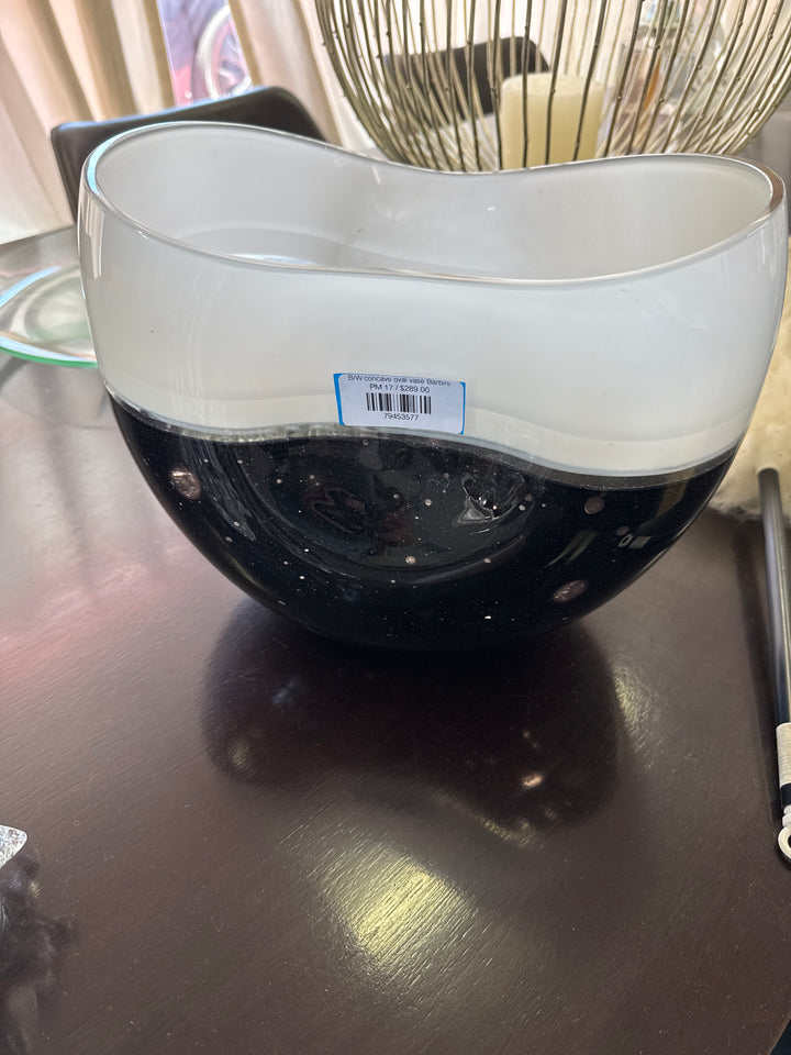 B/W concave oval vase Barbini