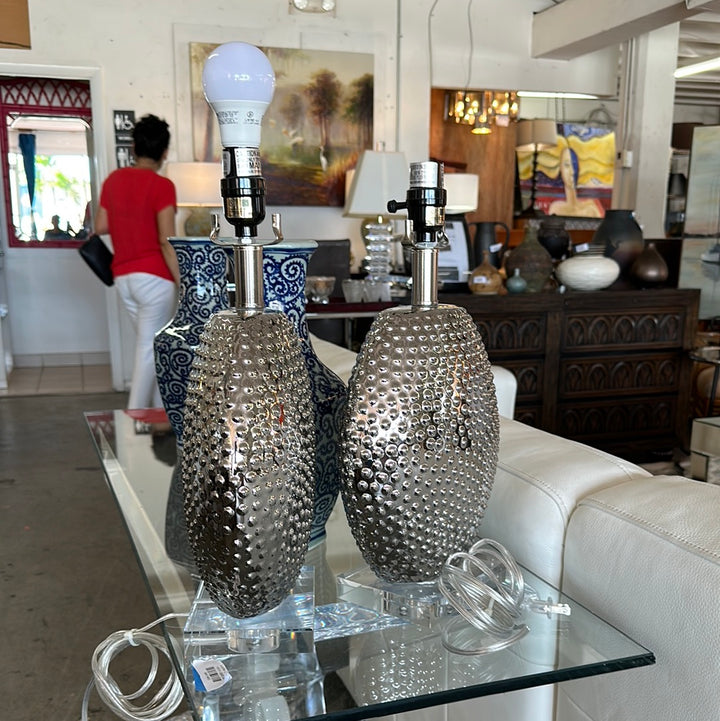 Pr Silver lamps with shades