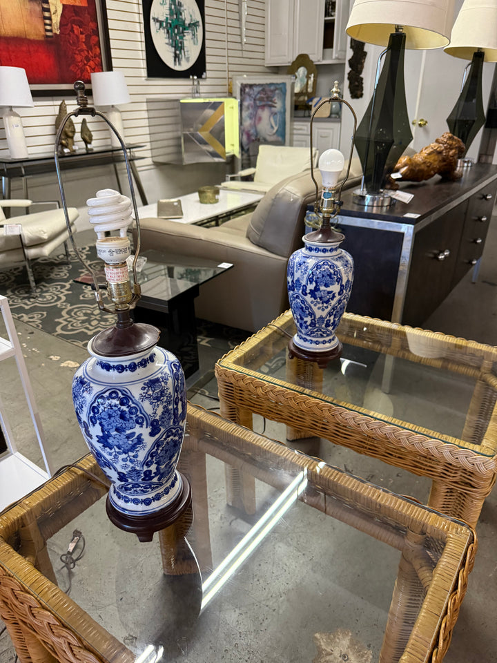 Delfware style or of Blue/white lamps