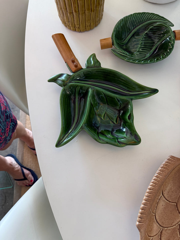Leaf platter with bamboo handle
