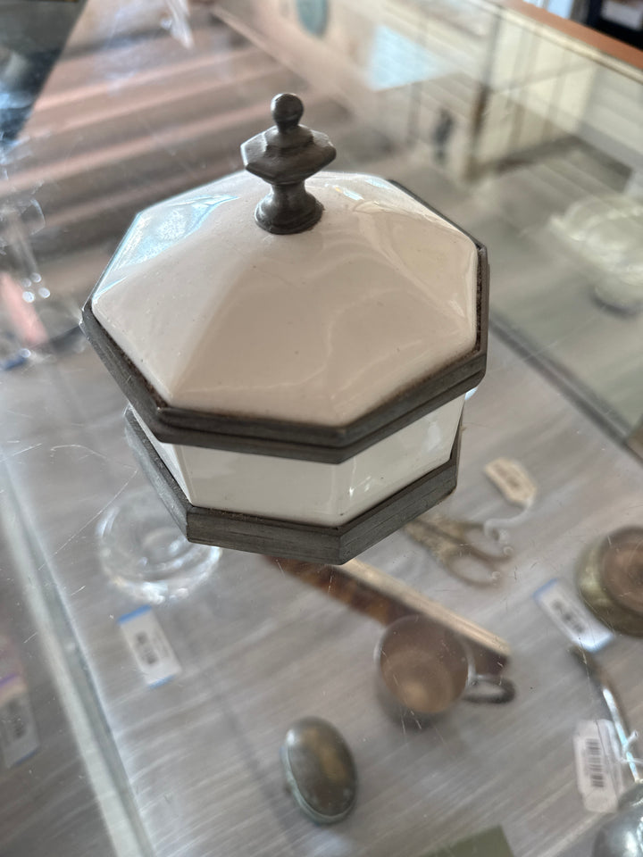 2pc. Ceramic trinket
