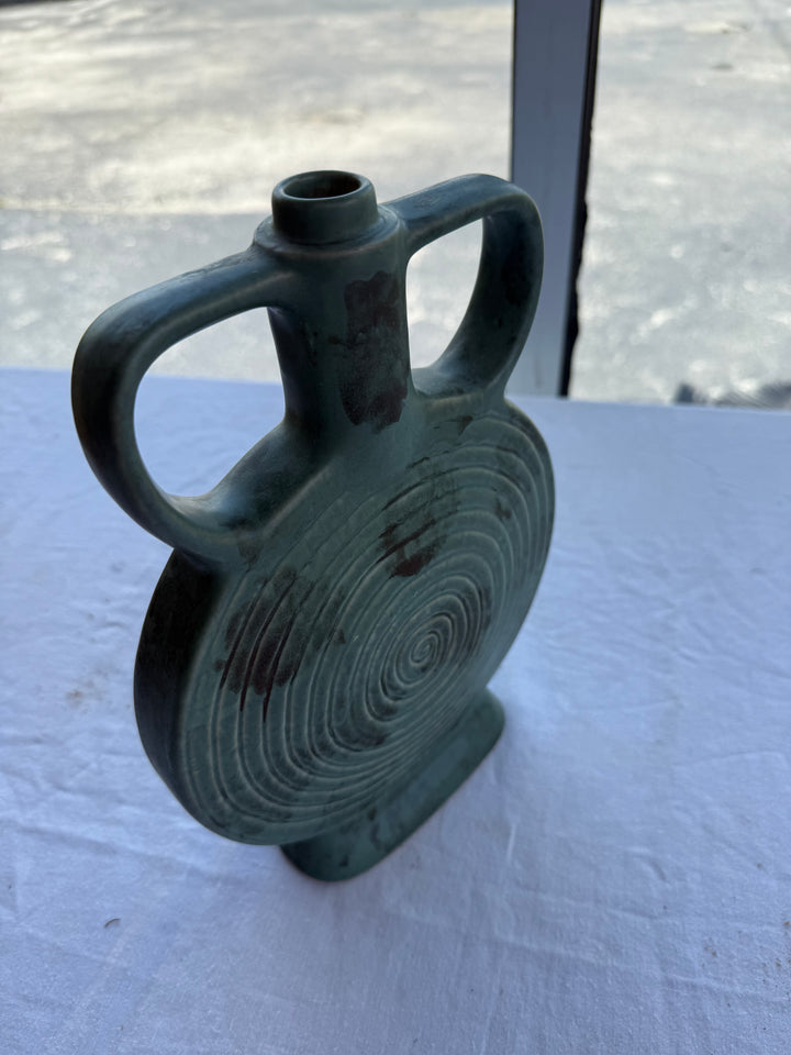 2 handle round vase