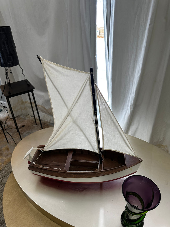 Model sailboat