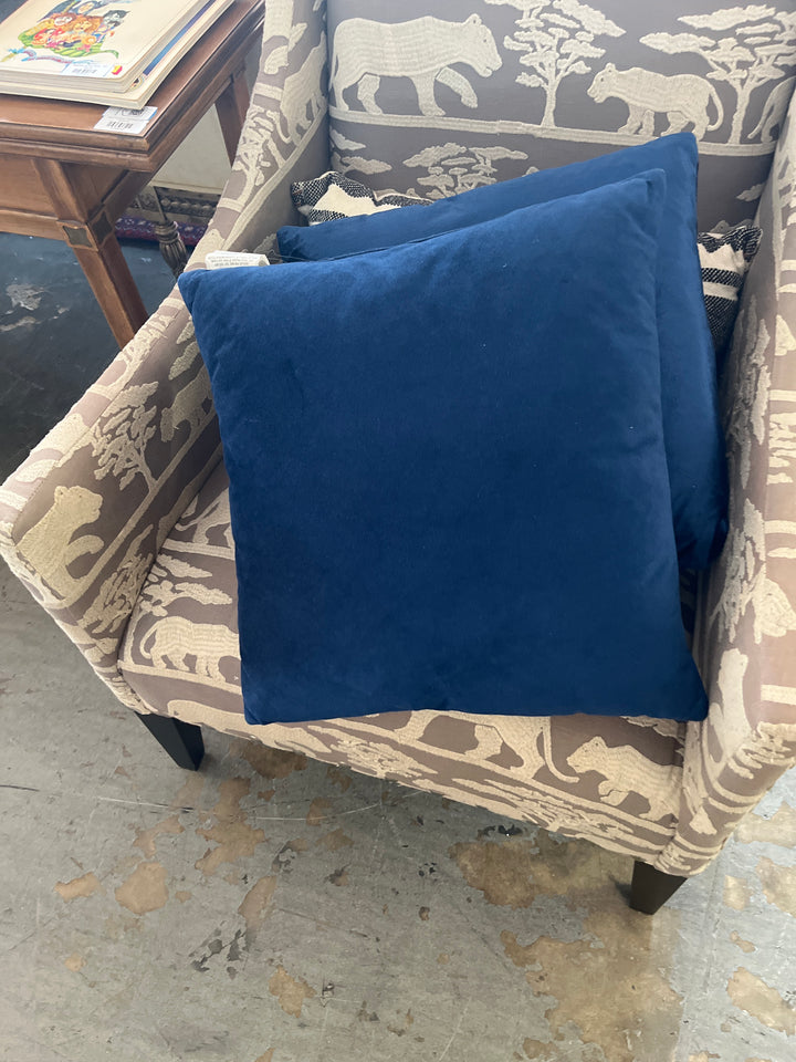 Pr Blue velvet pillows