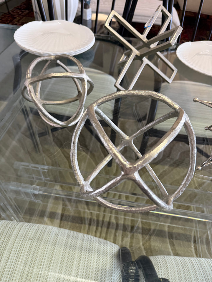 2pc Metal ball decor