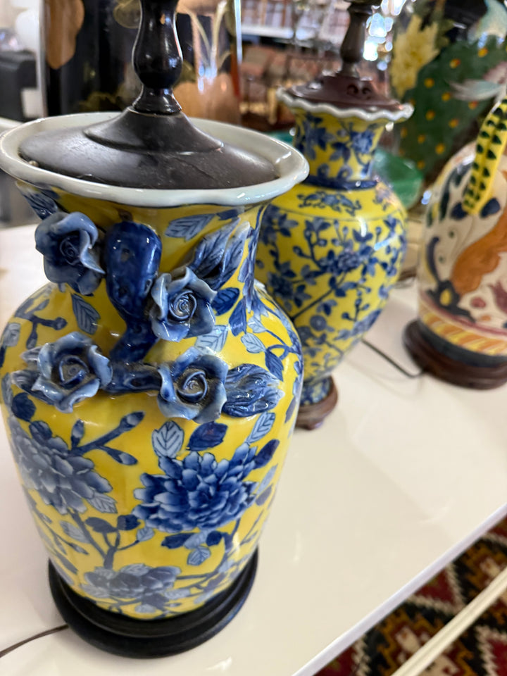 Blue/Yellow raised flowers lamp