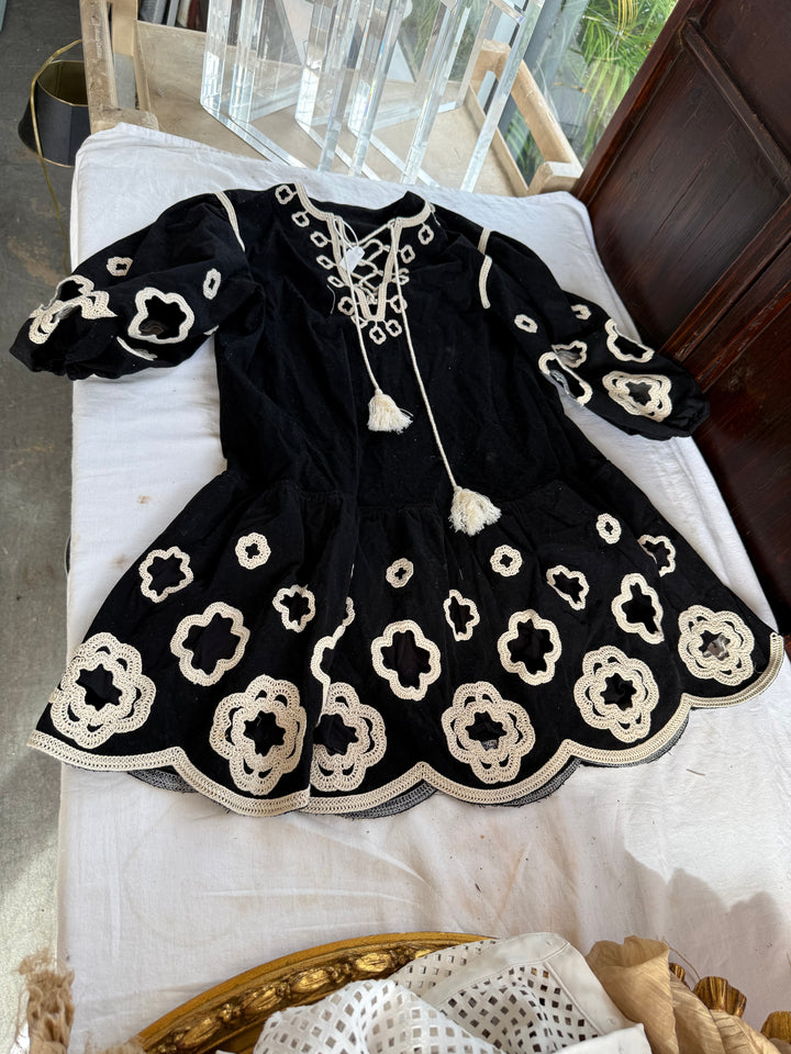 Embroidered short dress