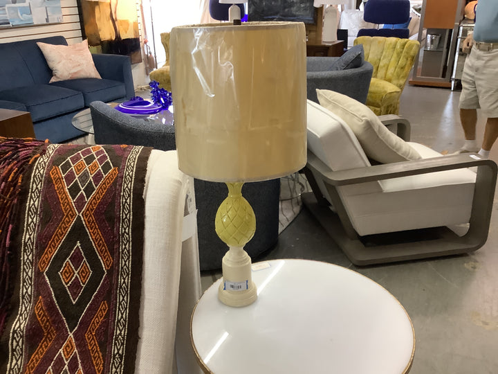 Charming single Pineapple lamp
