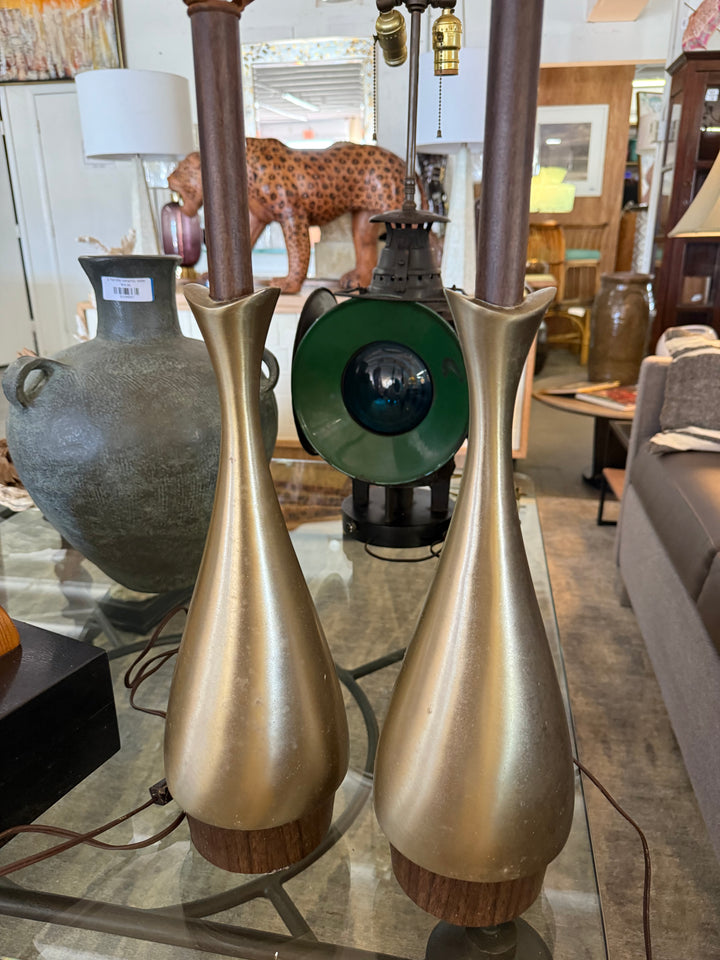 Pr Laurel teardrop lamps