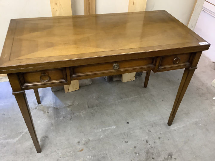 Vintage 3 drawer desk that expands