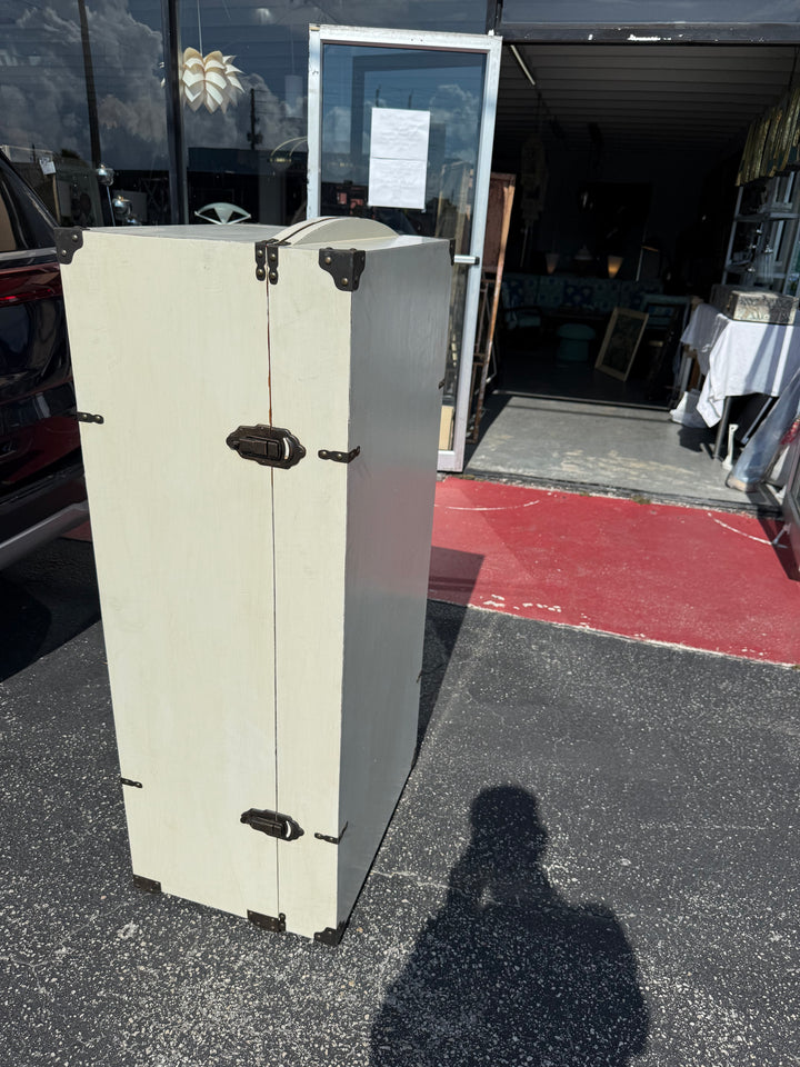 Rustic Steamer Trunk Bar
