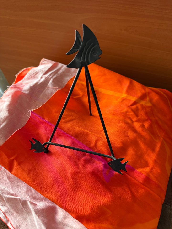 Fish easel