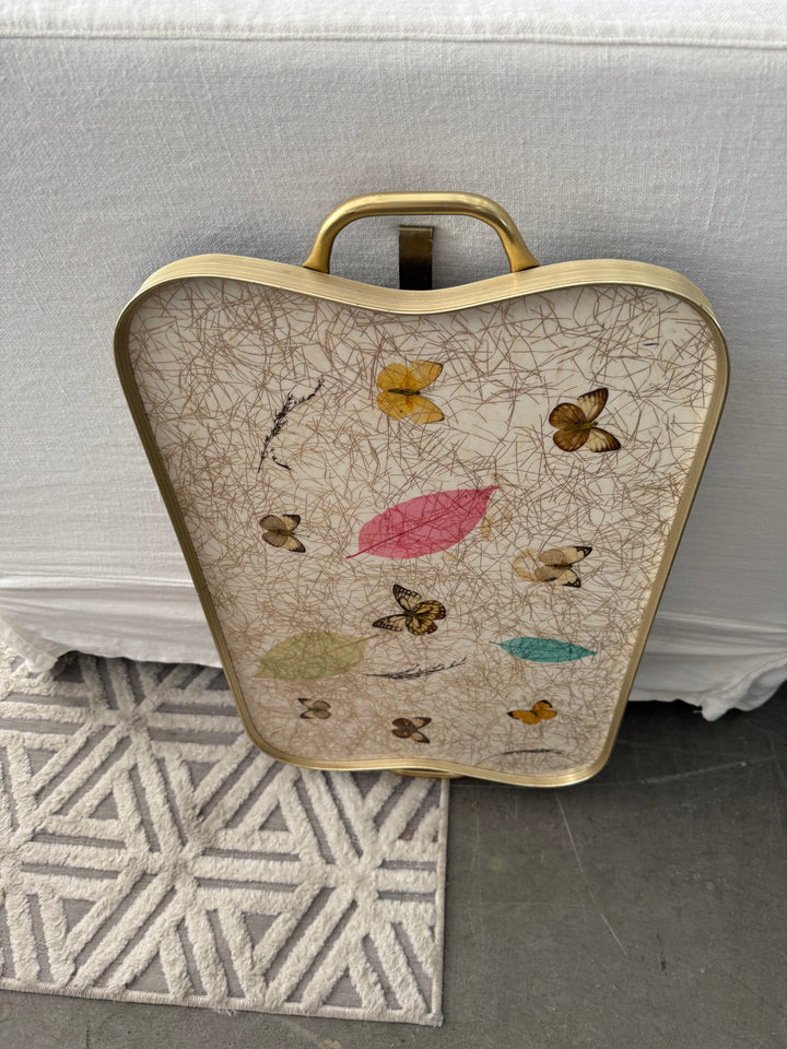 Butterfly folding tray