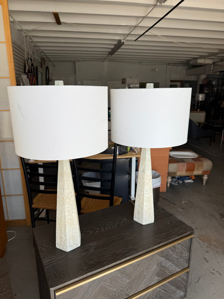 Pr Concrete tapered lamps