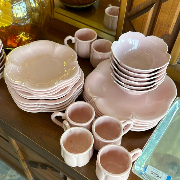 Pink dishes 32pc