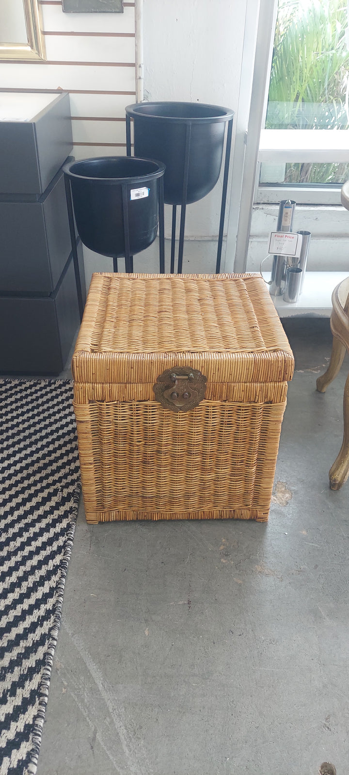 70's Woven Wicker trunk