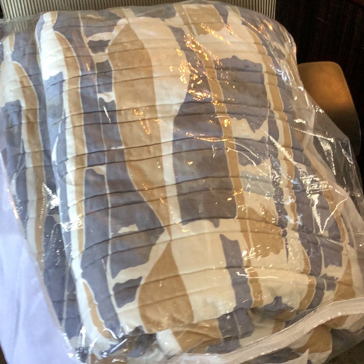 Queen bedding